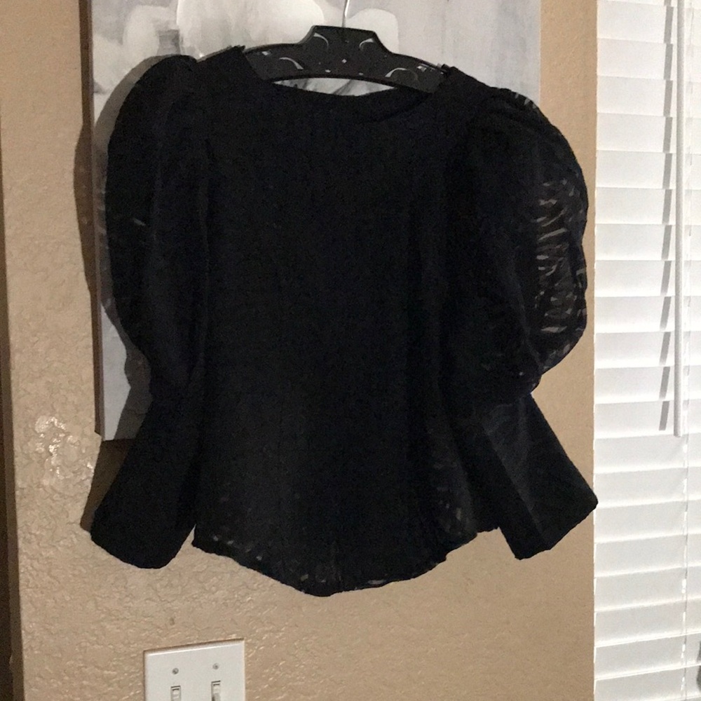 GRACIA Beautiful black blouse. ♥️